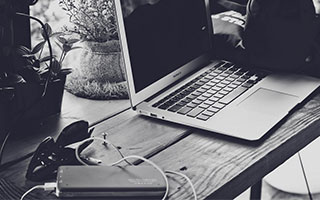 意甲媒体热议：米兰2比1战胜那不勒斯，拉比奥特在中场完胜德布劳内